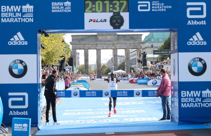 2h01’39’’ pour Kipchoge, un record du monde hallucinant